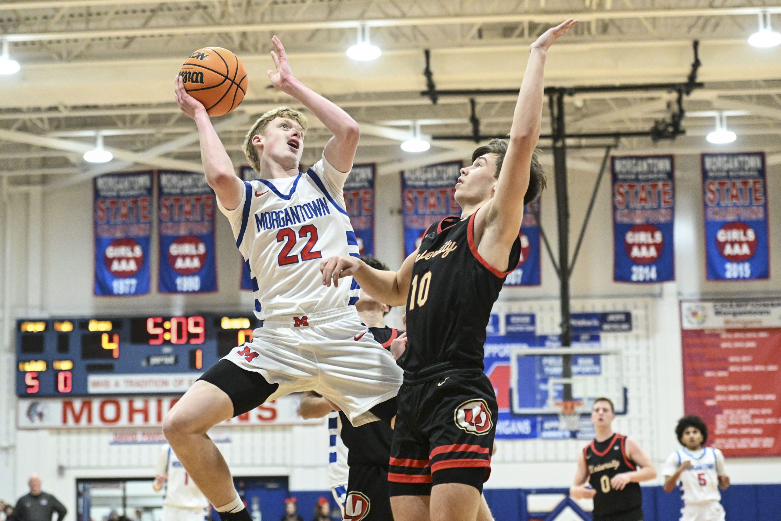 Davis scores 23 to lead Mohigans past cold-shooting Hawks